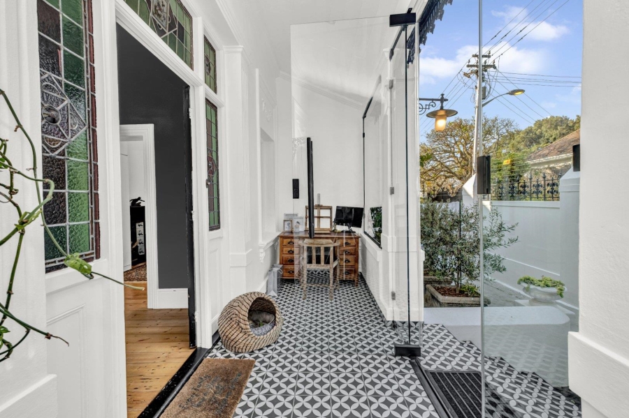 4 Bedroom Property for Sale in Oranjezicht Western Cape